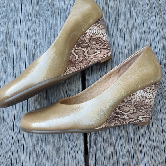 Aerosoles size 8 (39) wedge shoe - Picture 2 of 8